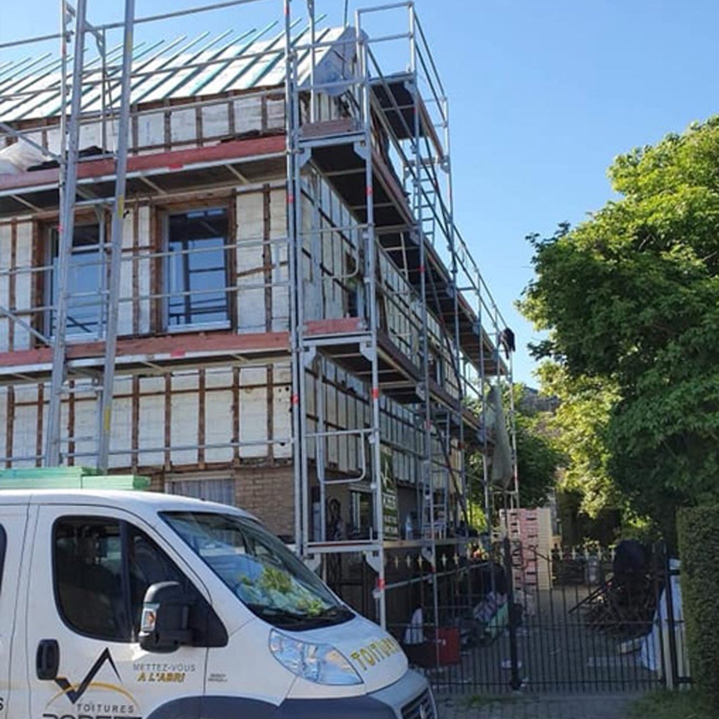 Pose d'un bardage sur une façade en province de Liège